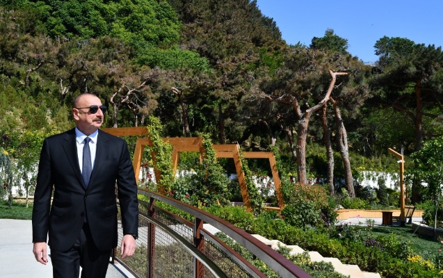 Prezident Bakıda yeni salınmış parkda - Fotolar