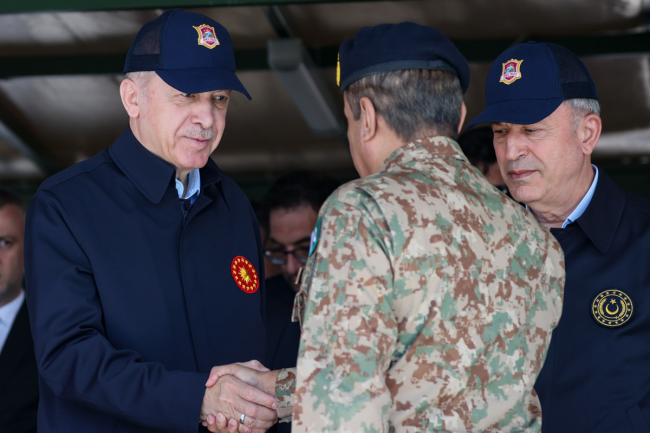 Ərdoğan Azərbaycan hərbçilərinin qatıldığı təlimi izləyir