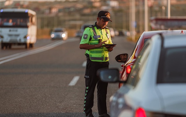 Yol polisi sizi istədiyi vaxt saxlaya bilərmi?