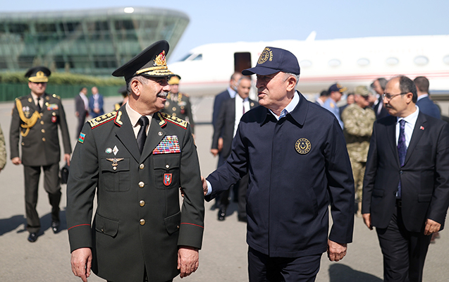 Hulusi Akar Bakıya gəldi, dünyaya və düşmənə mesaj verdi