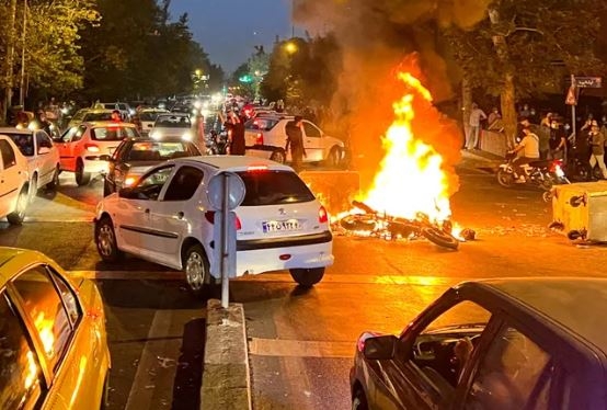 İranda etirazçı qadınların kütləvi zorlanması davam edir – Dünya mediası bu cinayətdən yazır