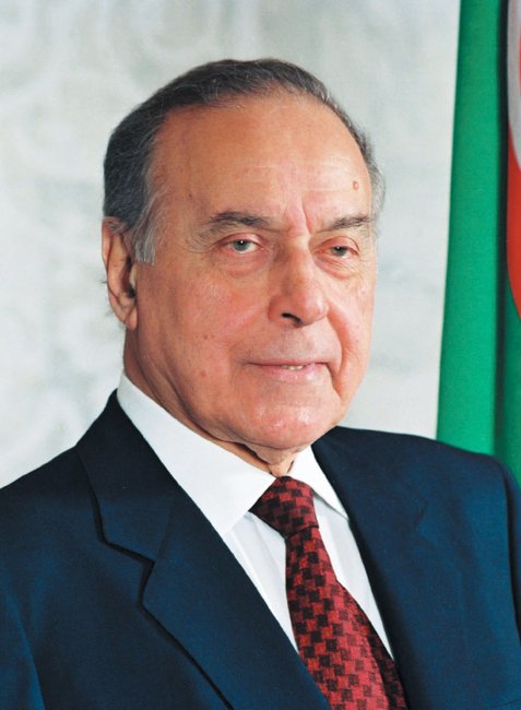 Fəxri Xiyabanda yaşanan izdiham xalqın Heydər Əliyevin xatirəsinə ehtiramının parlaq təcəssümüdür.