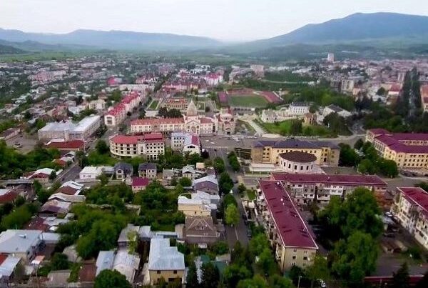 Ermənilər TƏŞVİŞDƏ: Xankəndidə kilsənin divarlarına boya ilə MESAJ YAZDILAR - FOTO