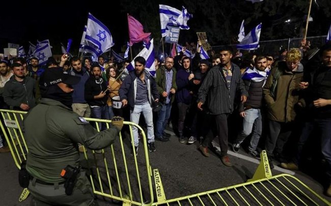 Netanyahu əleyhinə minlərlə etirazçı İsrail parlamenti qarşısında toplaşıb