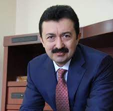 Fəxri Kazımov nüfuzlu şəxsləri Taleh Kazımovla Elnur Əliyevə minnətçi salır