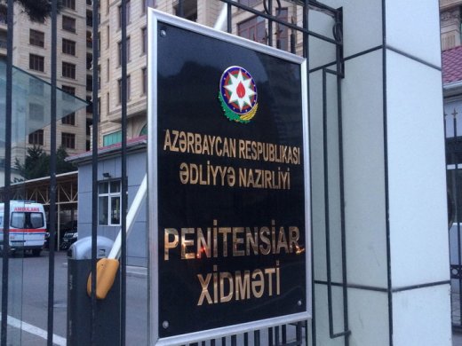Rəis 6 saylı məntəqə tipli cəzaçəkmə müəssisəsini "bazar"a çevirib