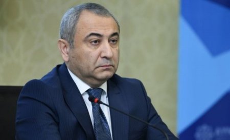 “AYNA-nın “menecer”i Anar Rzayev millətin başında qoz sındırmalıdır?