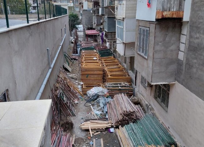 Bakıda tikinti şirkəti ilə sakinlər arasında qalmaqal – Sakinlər ölkə rəhbərliyinə müraciət etdi