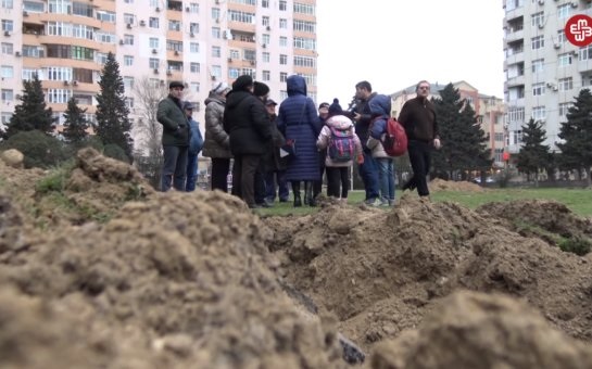 Deputat stadionların qanunsuz satılmasında ittiham olunur: “Dövlətin malını dədə malı kimi satır”