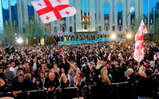 Qərb Gürcüstana qarşı: Tbilisiyə zərbə zərbə dalınca gəlir