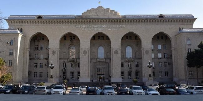 Təhsil Nazirliyi ADY-nin departament rəhbərinin müavininin diplomunu tanımayıb - Özü isə "Açıqlama verməyəcəyəm" deyir