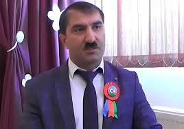 Mehdiqulu müəllim 33 nömrəli məktəbin direktorudur ya fermanın?