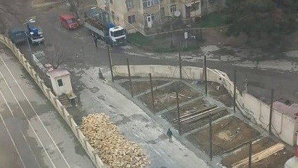 Nizaminin icra başçısından “bayram fürsəti” -Məktəb ərazisindəki qanunsuz tikinti nədən “görməzliyə vurulur”?