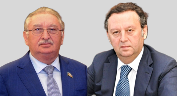 ƏHMƏD VƏLİYEVİN YENİ HƏDƏFİ... - Samir Vəliyevi YAP-ın böyük tədbirlərində başa çəkməyə başlayıblar...