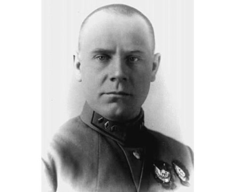Stalinə “qulaqlarını kəsərəm” deyən briqada komandirinin cəzası – 10 il sonra güllələnmə.
