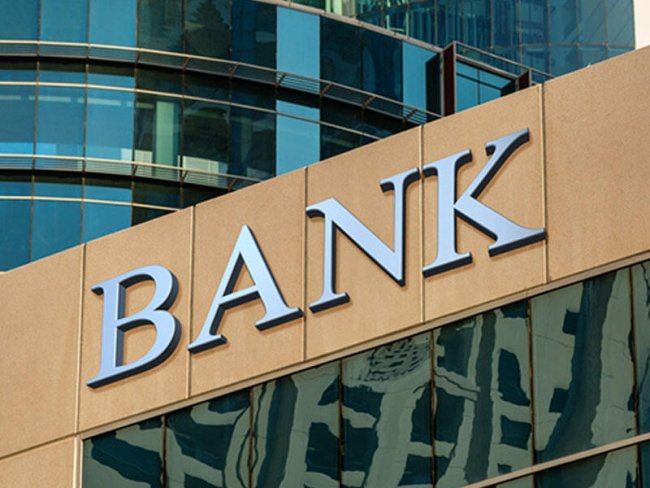 Əhali bu bankdan əmanətlərini geri çəkir