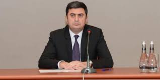 Vətəndaş başçının qəbuluna ZORLA SOXULUR: Başqa yolu yoxdur... - DƏLİXANADIR, VALLAH...