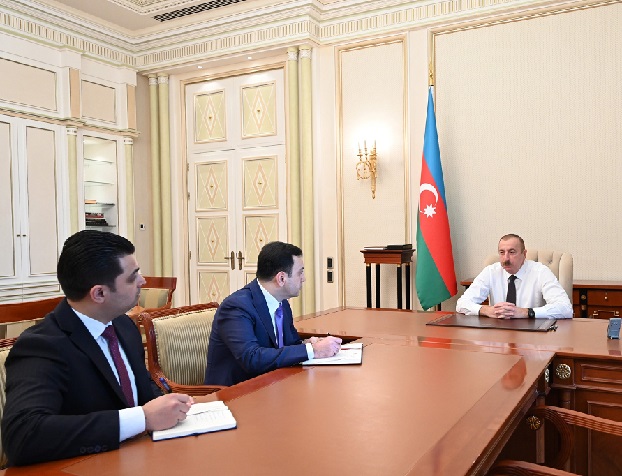 İsmayıllının İcra başçısının 2 illik ali təhsil diplomunu Prezidentə kim təqdim edib?