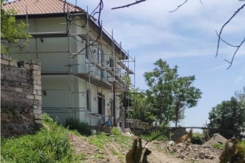 Bir tərəfi erməni olan şəxs evimi əlimdən alıb" - “Bakı Abadlıq Xidməti” MMC-nin direktoru Binnət Qasımov ona havadarlıq edir ŞİKAYƏT / FOTO