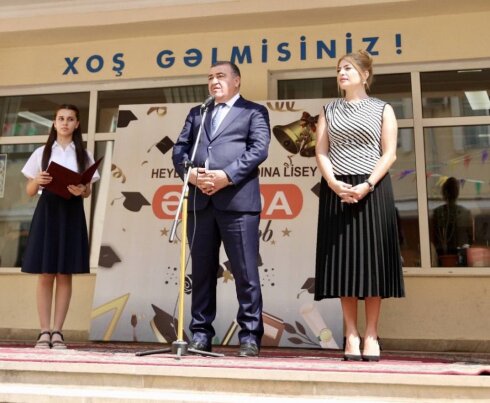 Rüşvətə "yox" dedi, direktor "Son zəng"ə buraxmadı - Heydər Əliyev adına liseydə qalmaqal -Fotofakt
