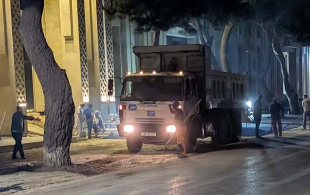 Gecə səkini dağıdılaraq parkinqə çevirdilər - Gündüz bərpa etdilər + FOTOLAR