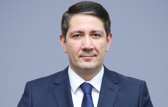 Maliyyə nazirinin müavini Anar Kərimov ƏƏSMN-də də müavindir?