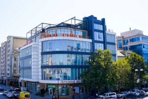 “İstanbul NS” klinikasında tibbi təhsili olmayan həkimlər çalışır?