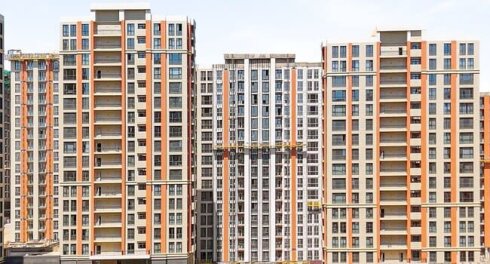 “Kristal Abşeron” yeni binalar tikmək üçün ərazidə yaşayan insanları məcburi evlərindən çıxartdırır