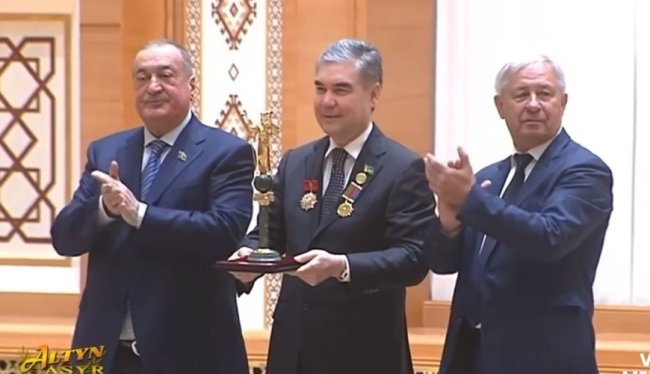 Türkmənbaşıya saxta orden verilməsində iştirak edən deputata güllə kimi sözlər - bu Eldar Quliyev kimi…