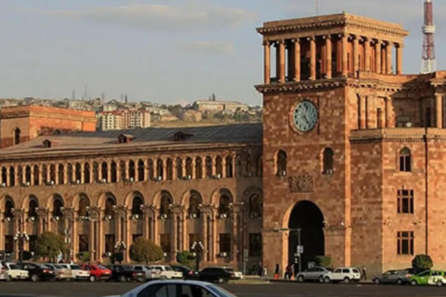 Qarabağdan köçən ermənilər kütləvi şəkildə Ermənistan vətəndaşlığı alırlar