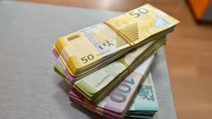 Bakıda musiqi məktəbində ŞOK OĞURLUQ: qız müəlliməsinin pullarını sevgilisi ilə xərclədi - TƏFƏRRÜAT