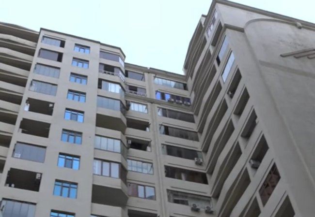 Eyni mənzil bir neçə nəfərə satılıb? – Vətəndaşlar ayağa qalxdılar