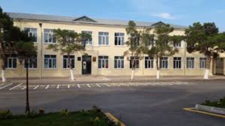 180 nömrəli tam orta məktəbdə müəllim direktor müavinini döyüb - TƏFƏRRÜAT