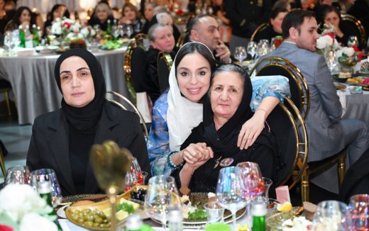 Leyla Əliyeva şəhid anaları ilə iftar süfrəsində - Fotolar