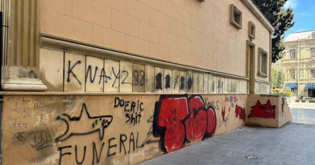 Saqqalsız uşaqlar və ya “divar ədəbiyyatı”