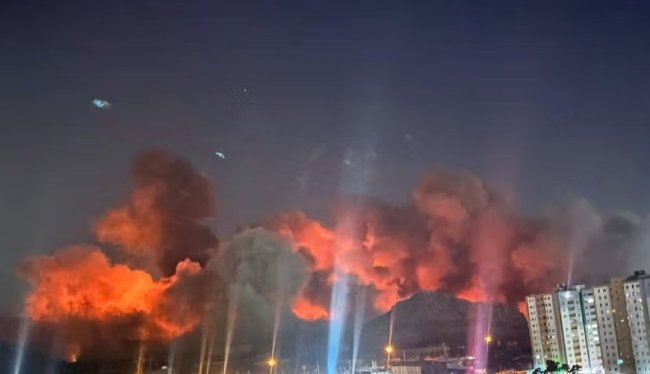 İran OD İÇİNDƏ: Paytaxtdan limanlara qədər hər yer BOMBALANIR - FOTOLAR