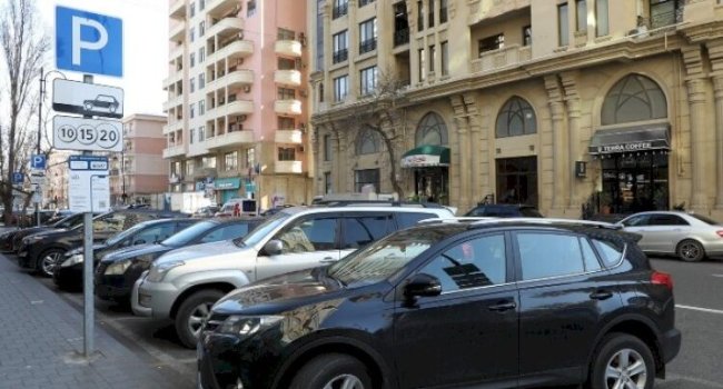 Bakıda atasının maşınında oynayan uşaqlar faciəyə səbəb oldu - ÖLƏN VAR