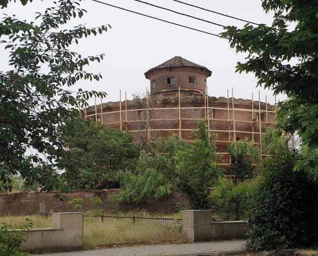 Lənkəranda ” Dairəvi qala”nın bərpası işləri Ülvi Quliyevin oğluna məxsus şirkətə verildi