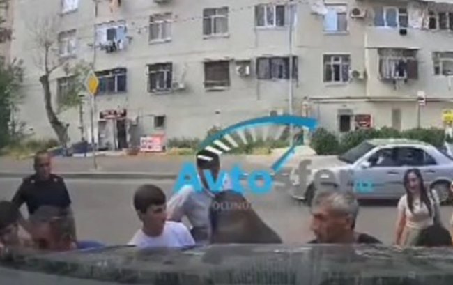 Kişilərin gücü çatmadı, köməyə qadın gəldi... - Video