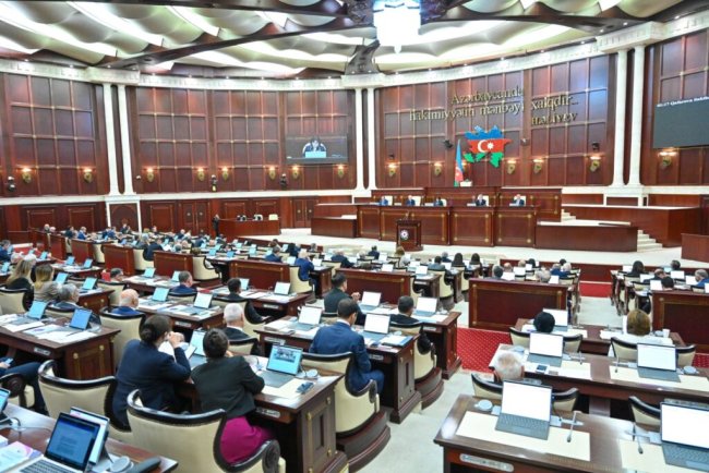 Gələn ilin dövlət büdcəsi layihəsi Milli Məclisdə: Gəlirlər və xərclər açıqlanıb