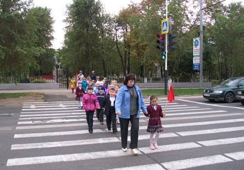 Yol polisindən piyadalara çağırış: Azyaşlılarla hərəkət zamanı...